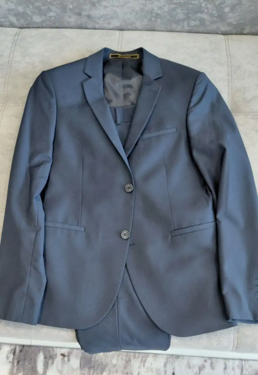 Продам мужской костюм размер S - Одежда в Сургут