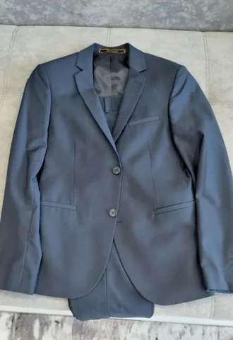 Продам мужской костюм размер S - Женская одежда и обувь в Сургут