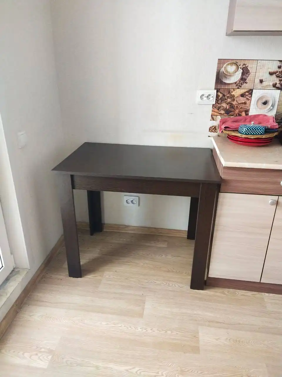 Продажа бывшей в употреблении мебели и холодильника