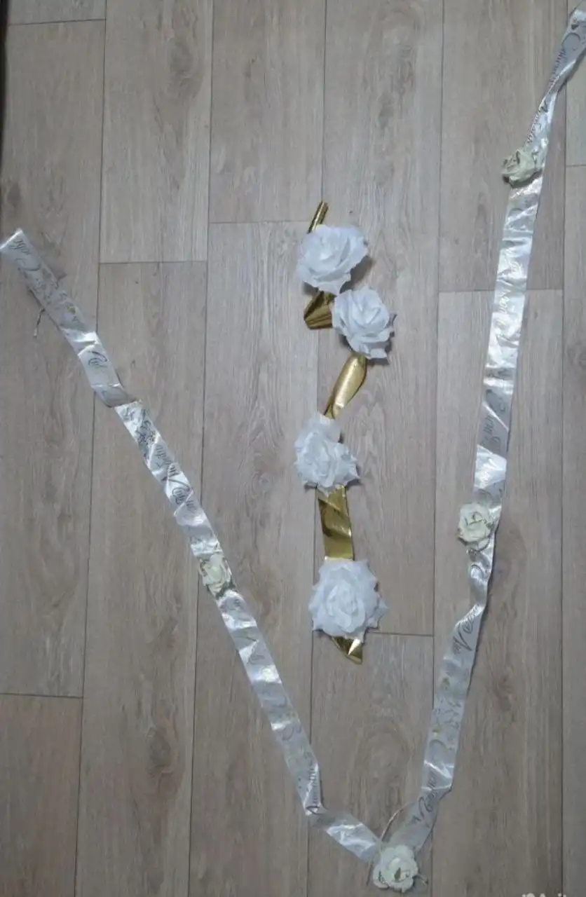 Продажа свадебных украшений на машину