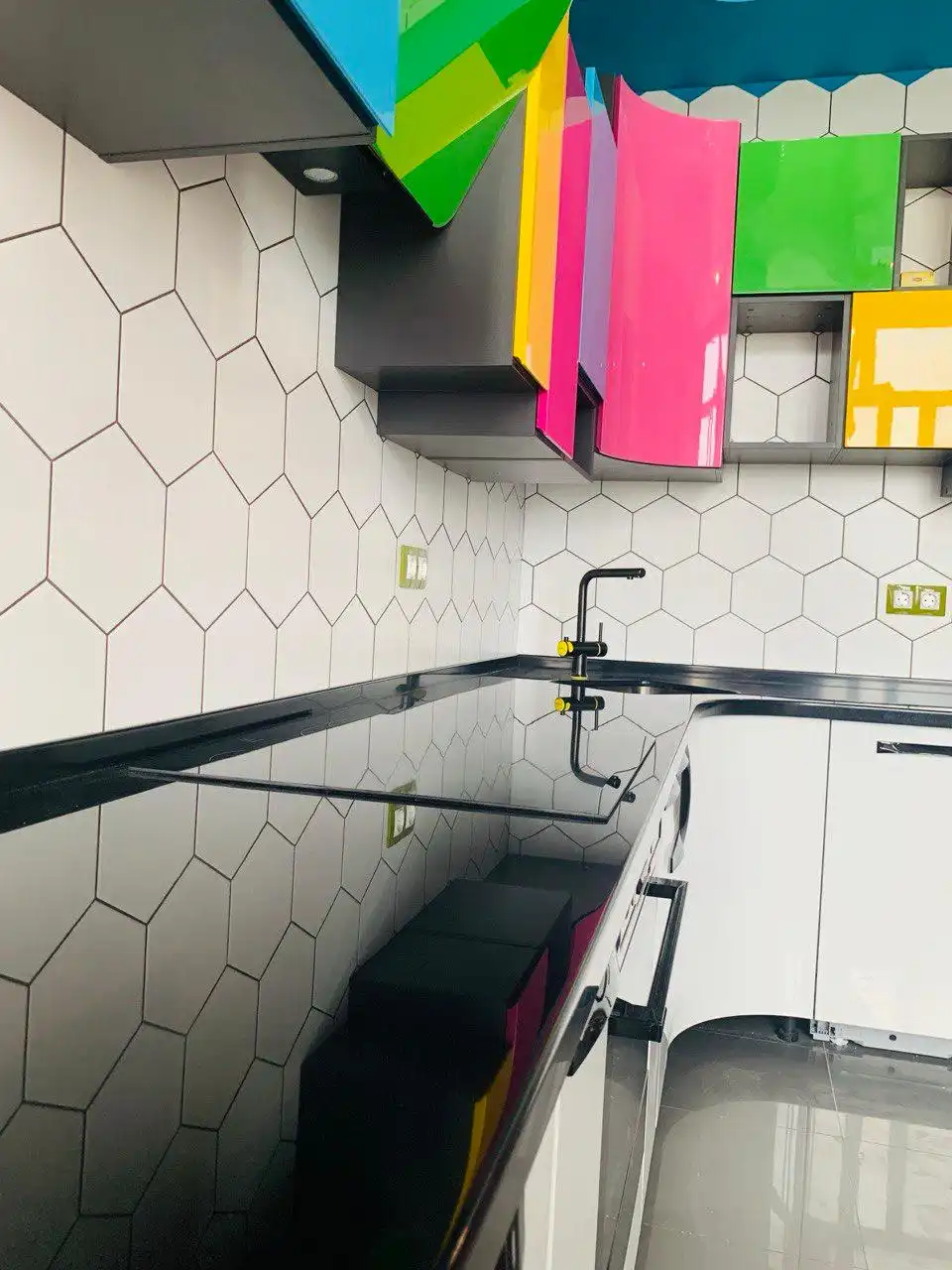 Квартира с ярким дизайном в Тамбовском переулке - Недвижимость в Краснодарский край