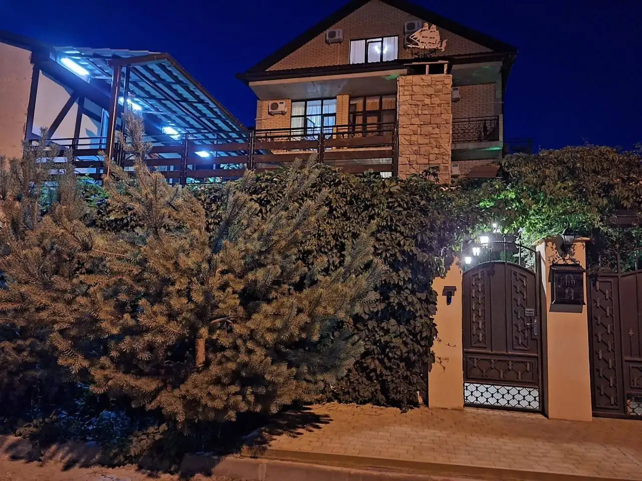 Дом с гостевым бизнесом в центре курорта Кабардинка - Дома (Недвижимость) в Кабардинка