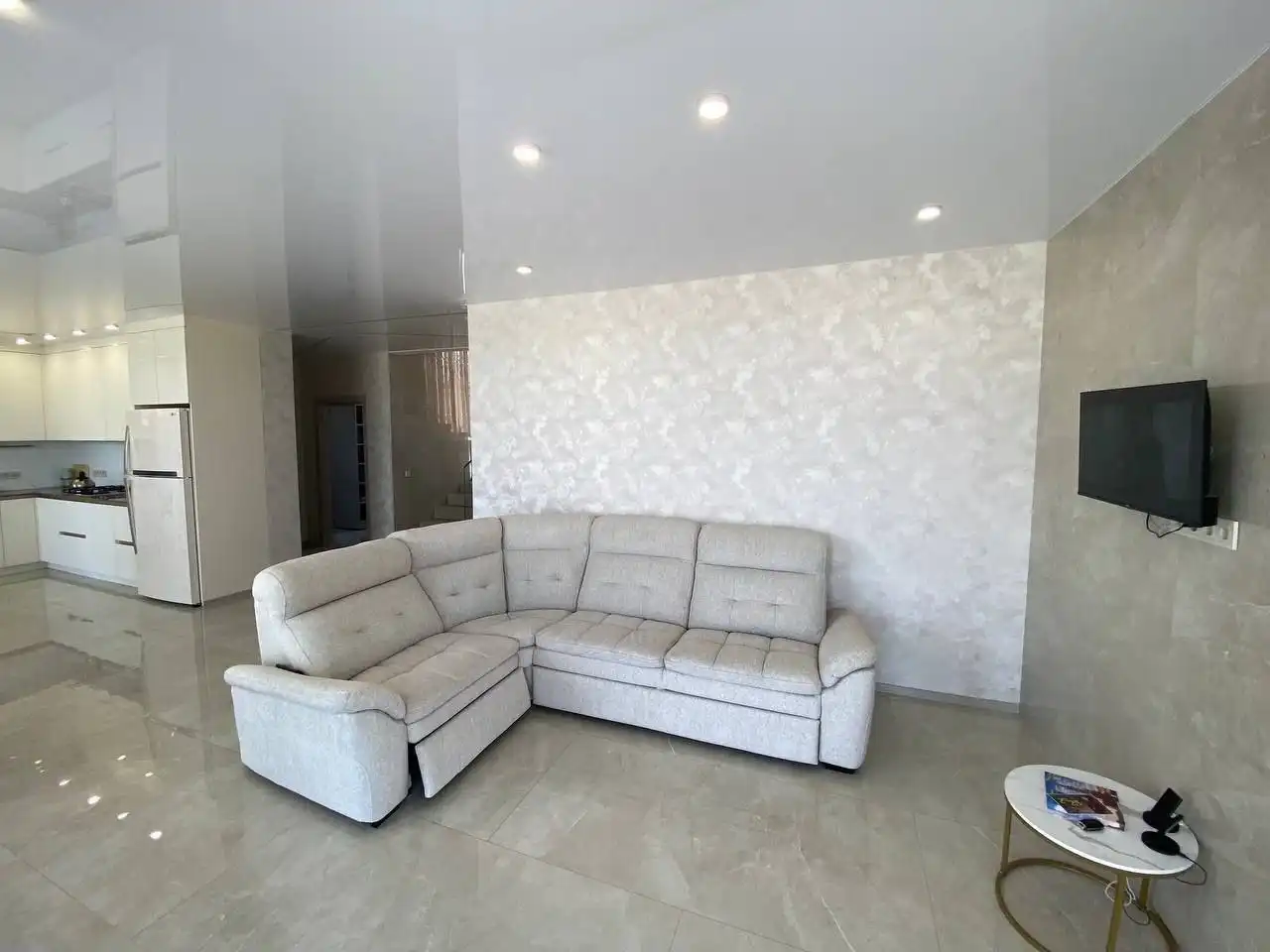 Продается элитный двухэтажный дом с дизайнерским ремонтом в с. Мирное