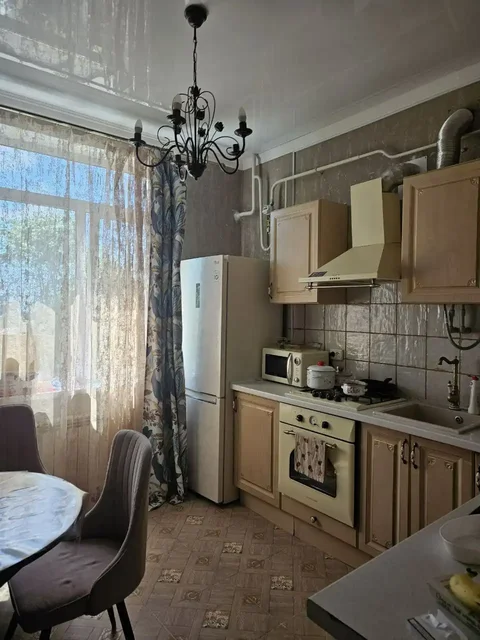 Продается 2-комнатная квартира в сталинке в Центральном районе Мариуполя - частное объявление в Мариуполь