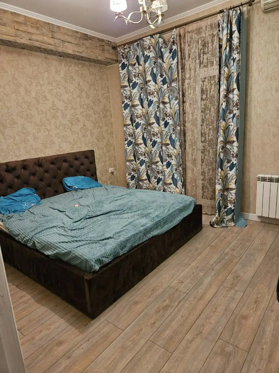 Продается 2-комнатная квартира в сталинке в Центральном районе Мариуполя - Квартиры (Недвижимость) в Мариуполь