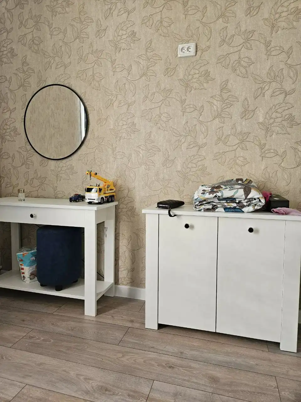 Продается 2-комнатная квартира в сталинке в Центральном районе Мариуполя - Квартиры (Недвижимость) в Мариуполь