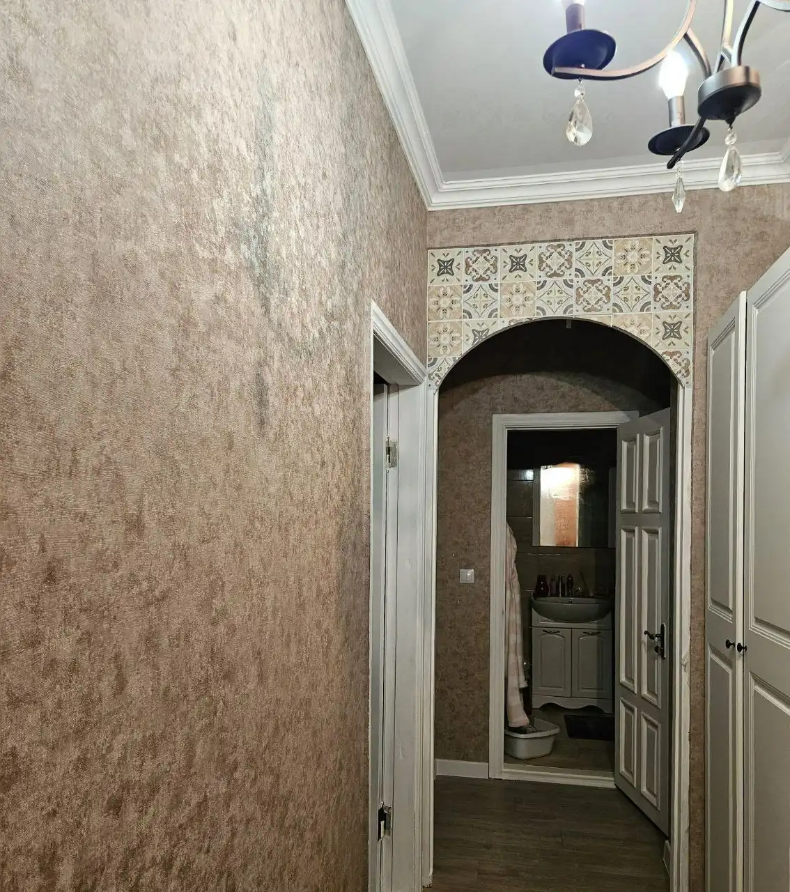 Продается 2-комнатная квартира в сталинке в Центральном районе Мариуполя - Квартиры (Недвижимость) в Мариуполь