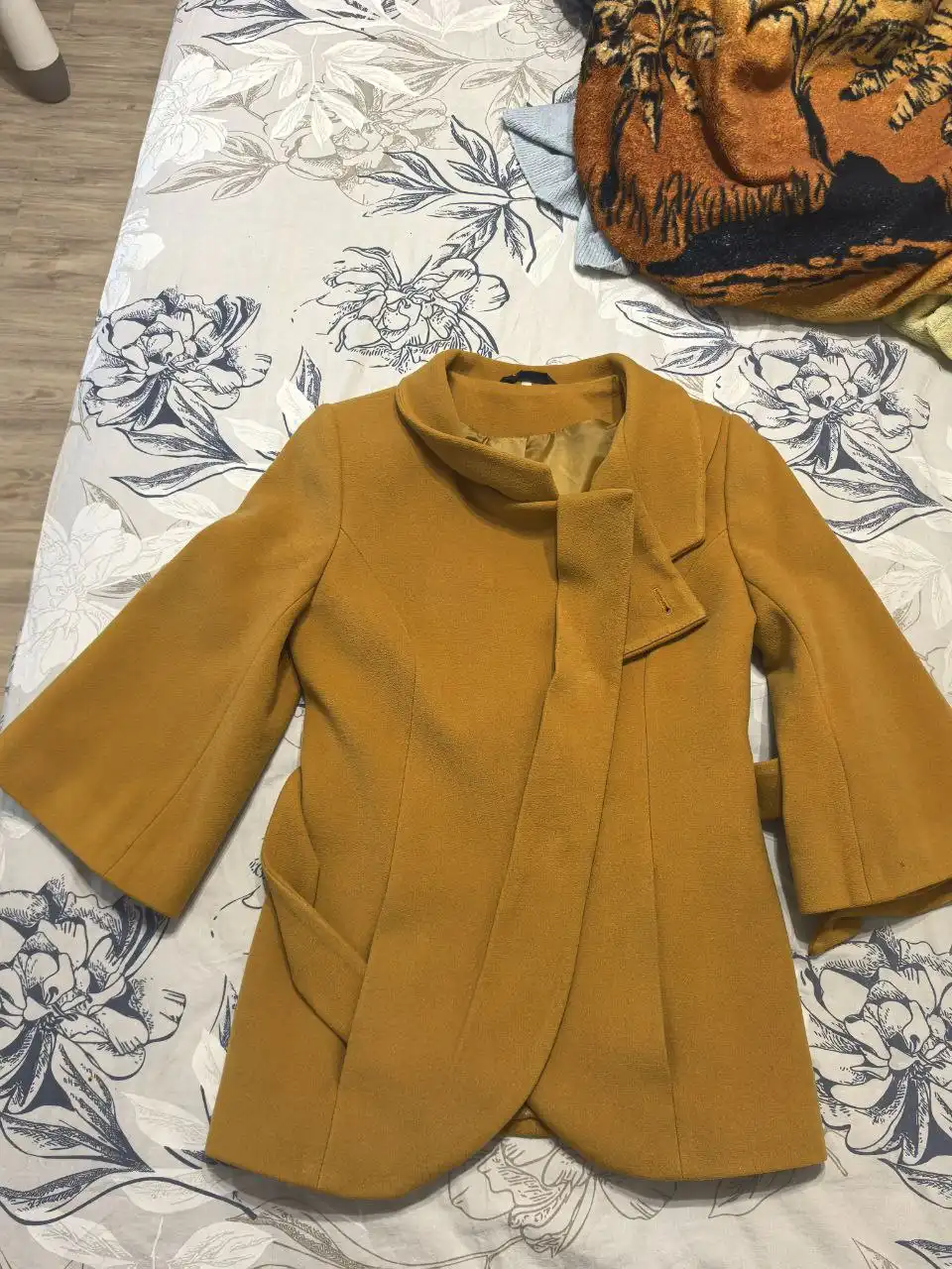 Продам зимнюю куртку и пальто