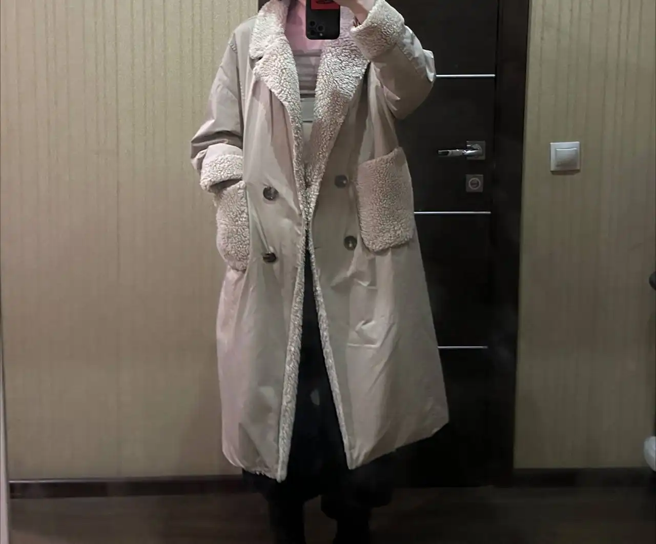 Женские джинсы и пальто