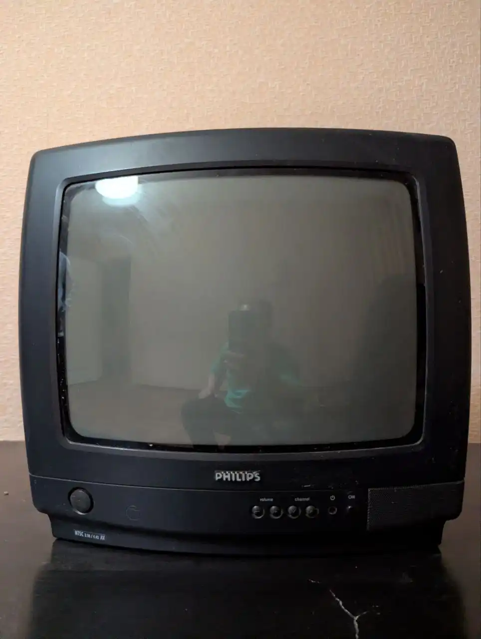 Рабочий компактный телевизор Philips