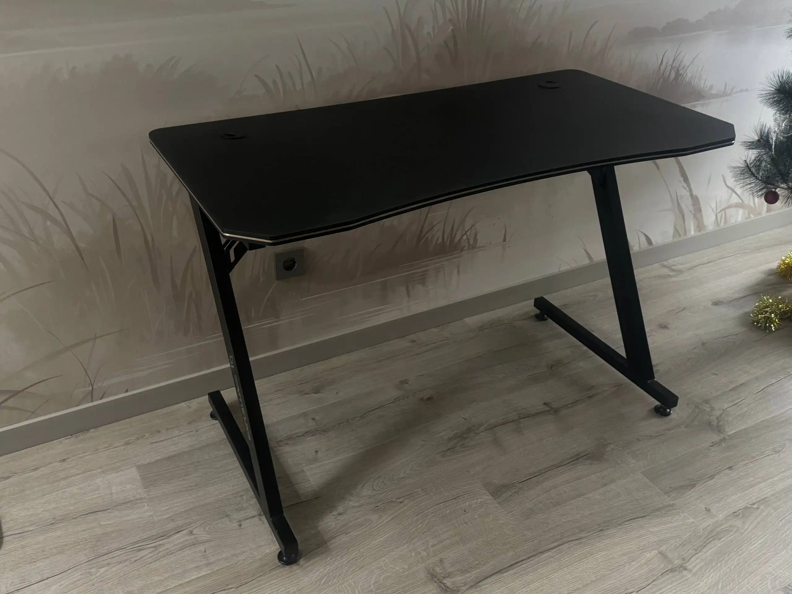 Продажа компьютерного стола в отличном состоянии