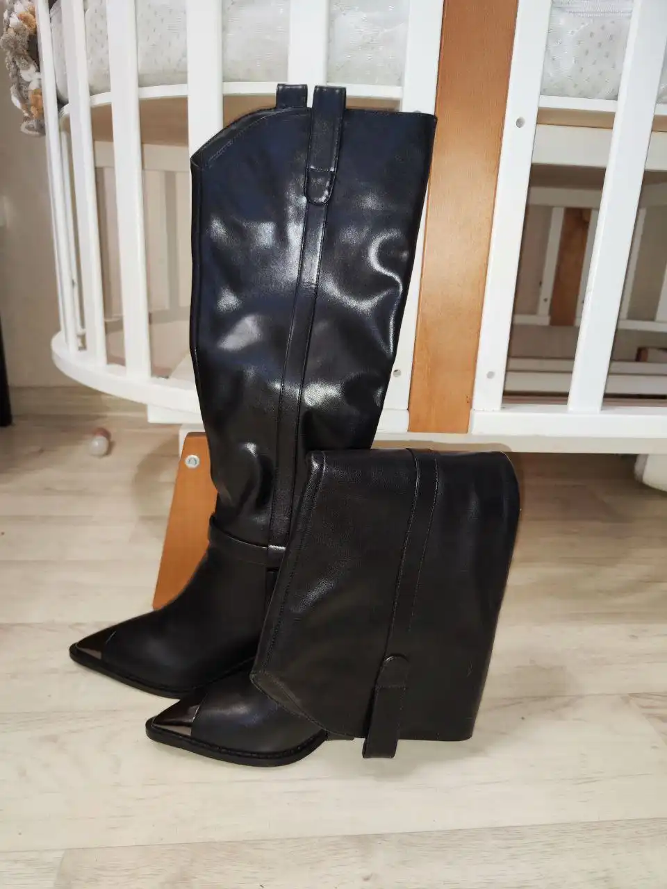 Продажа женских сапог 35 размера