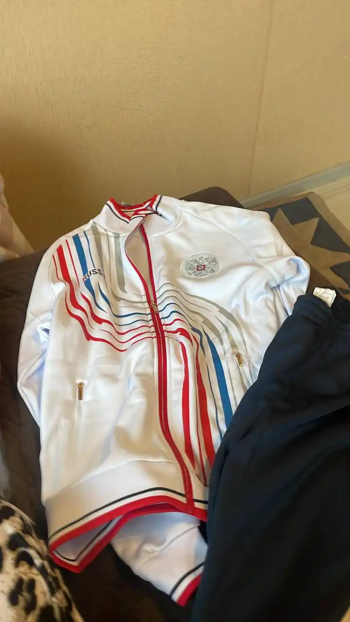 Подростковые и взрослые спортивные костюмы Forward