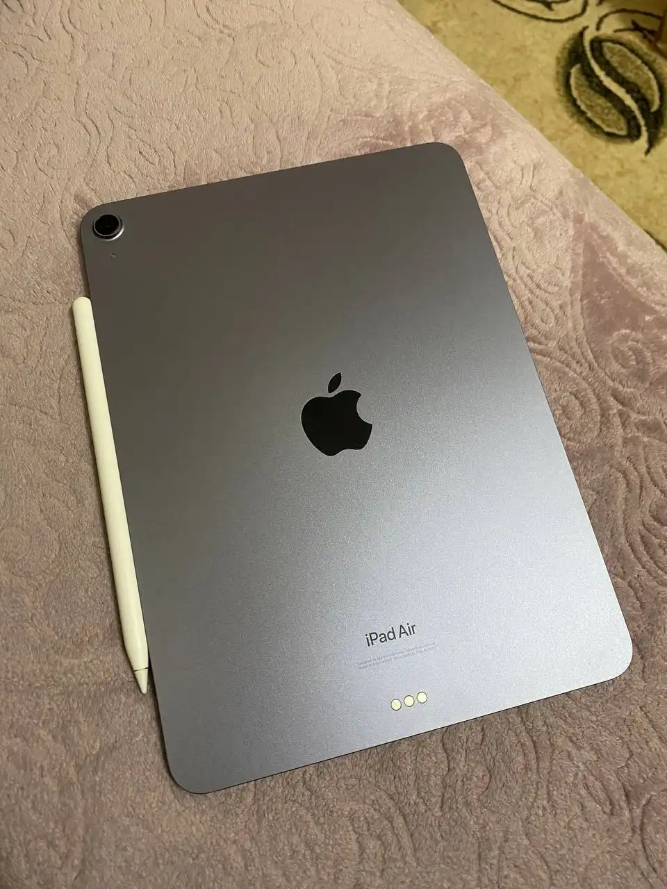 Продам iPad Air 5 256 ГБ фиолетовый со стилусом