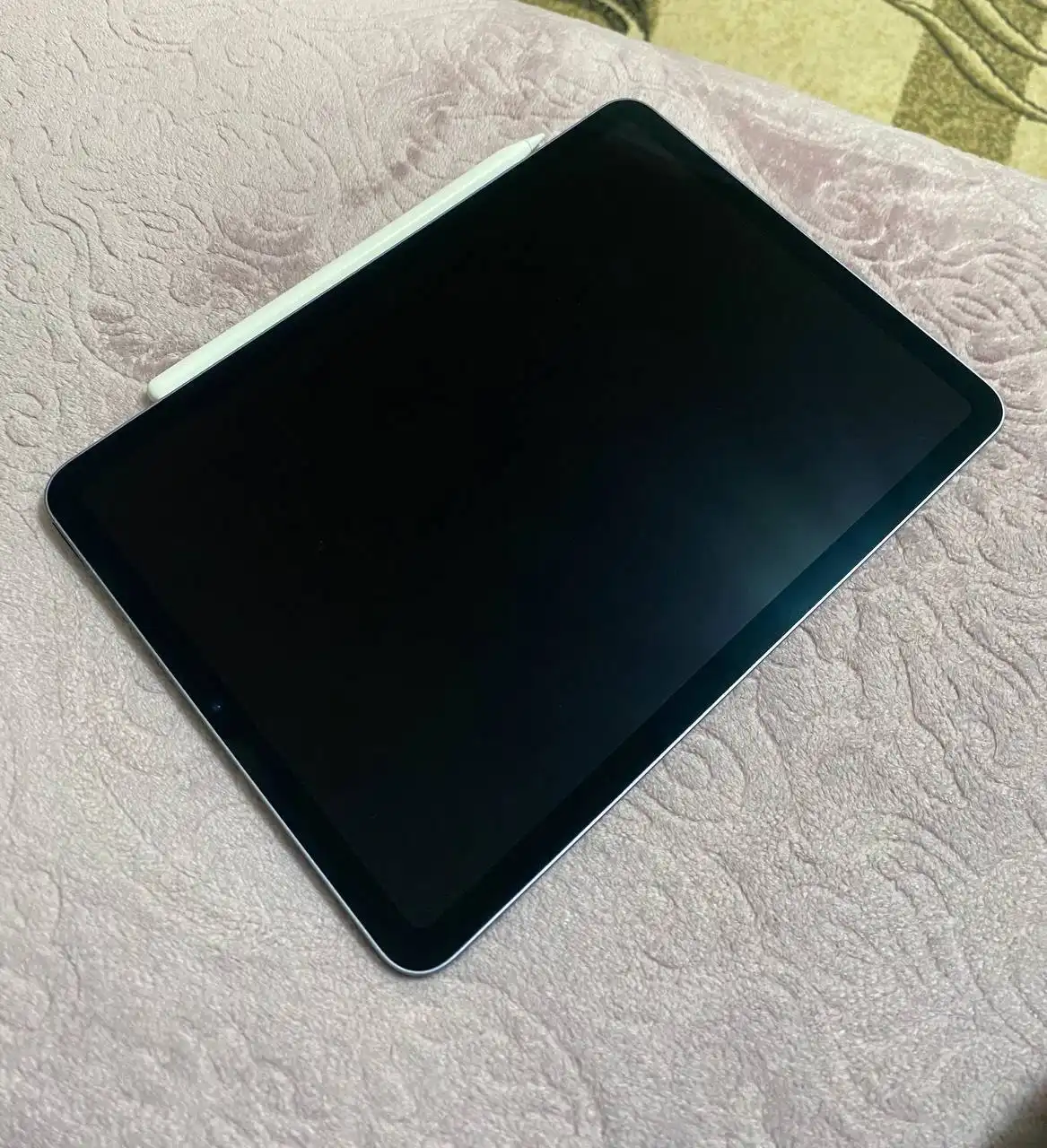 Продам iPad Air 5 256 ГБ фиолетовый со стилусом