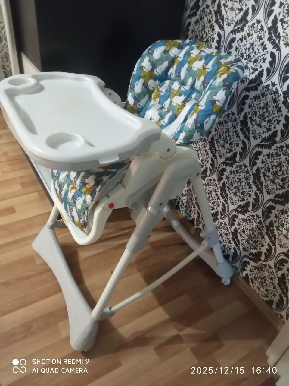 Детский столик для питания в хорошем состоянии