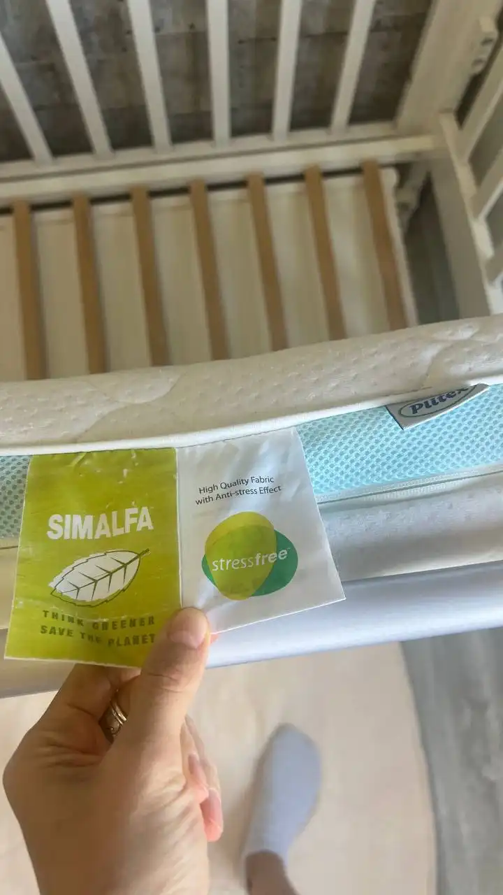 Детская кроватка Gandylyan с матрасом и аксессуарами