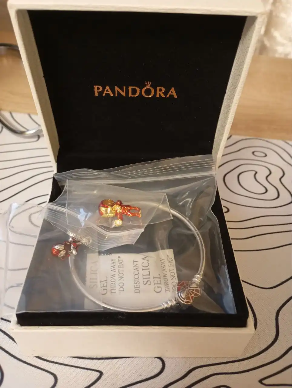 Колечки PANDORA в подарочной коробочке