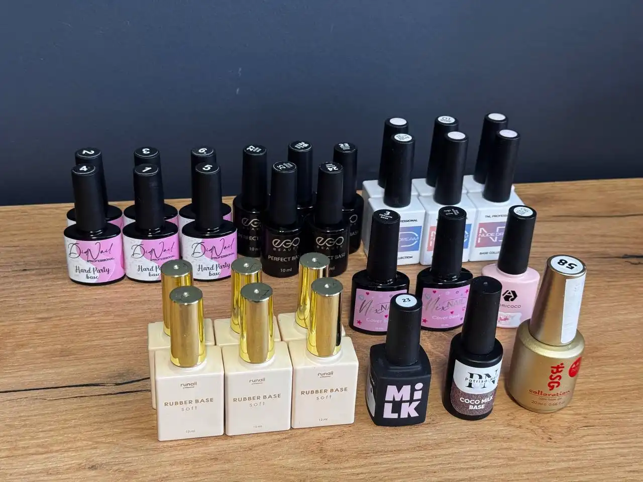 Продажа материалов для маникюра