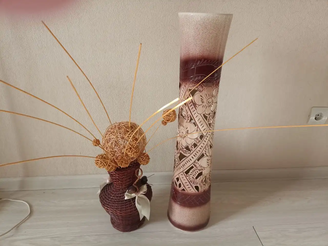 Продажа вазы и кувшина плетёных