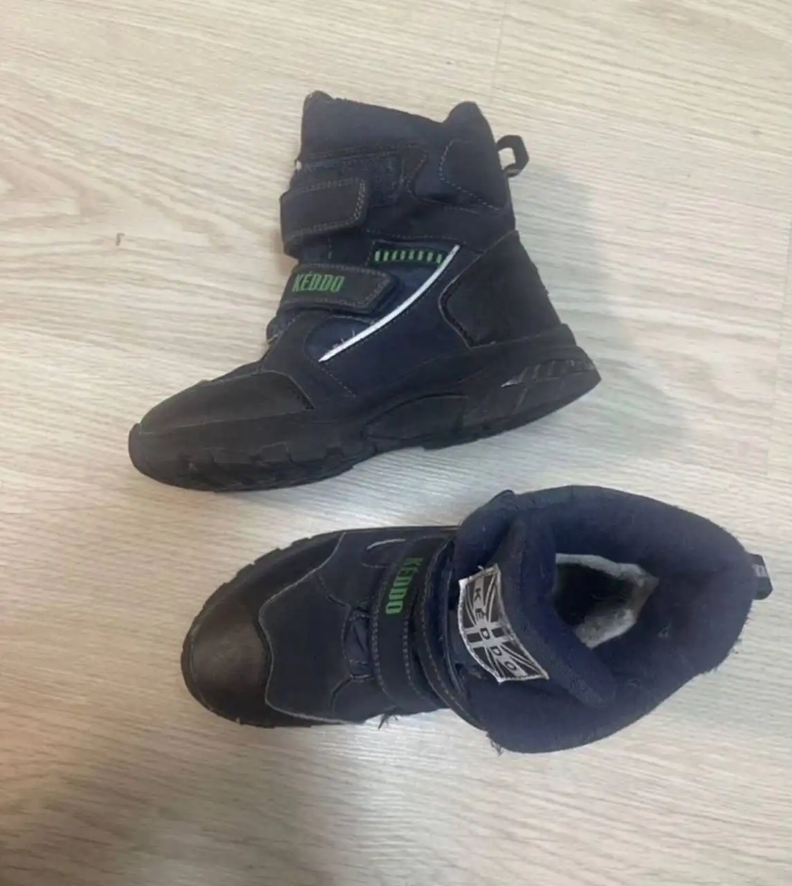 Продам вещи: сапожки, куртки, платья