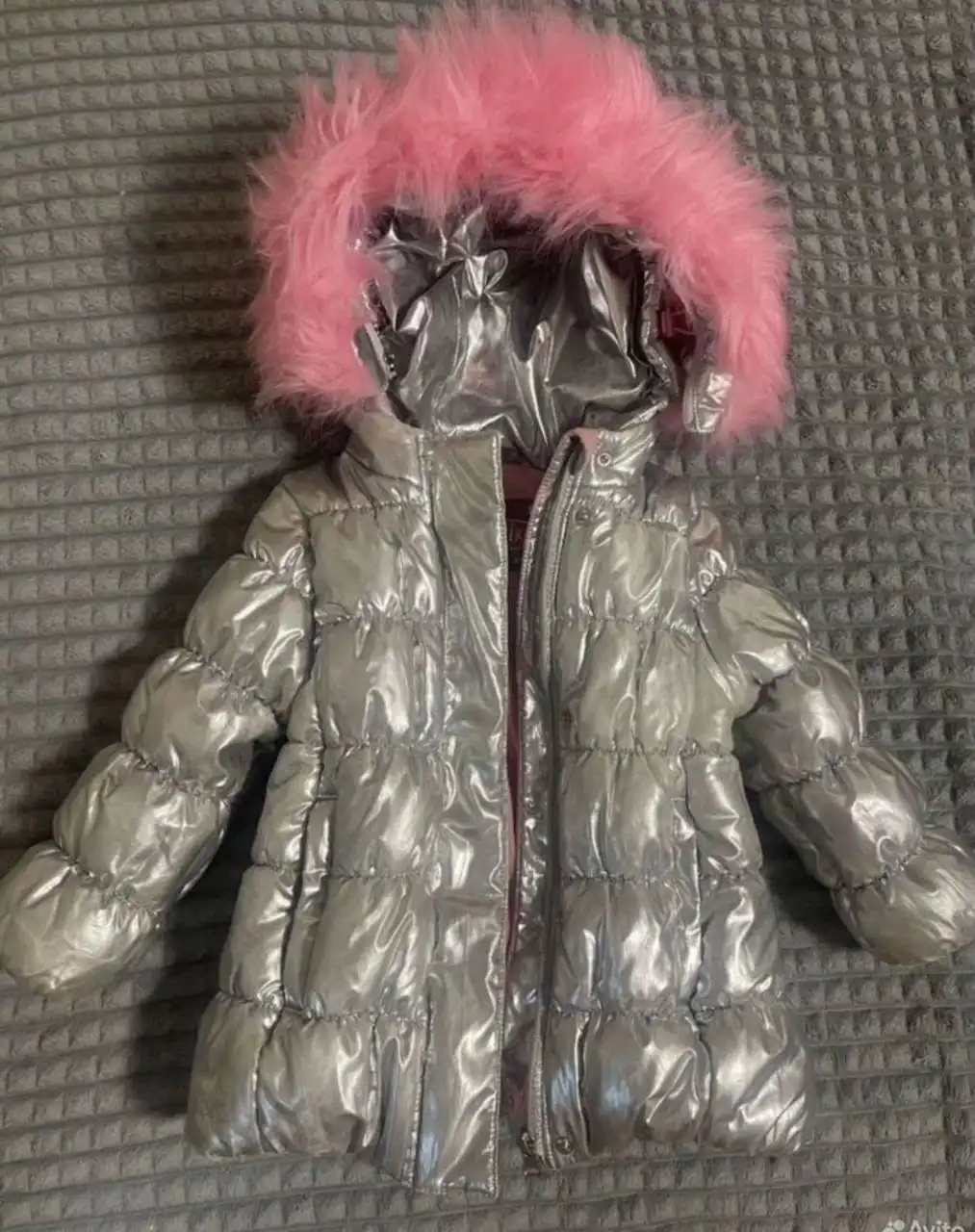 Продам вещи: сапожки, куртки, платья