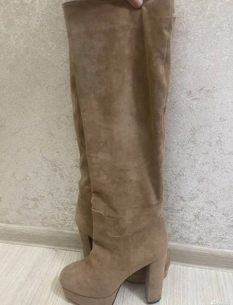 Продам вещи: сапожки, куртки, платья