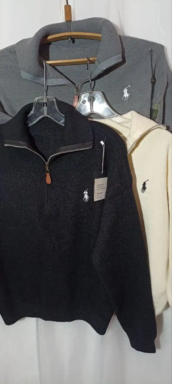 Женские джемпера разных размеров и цветов