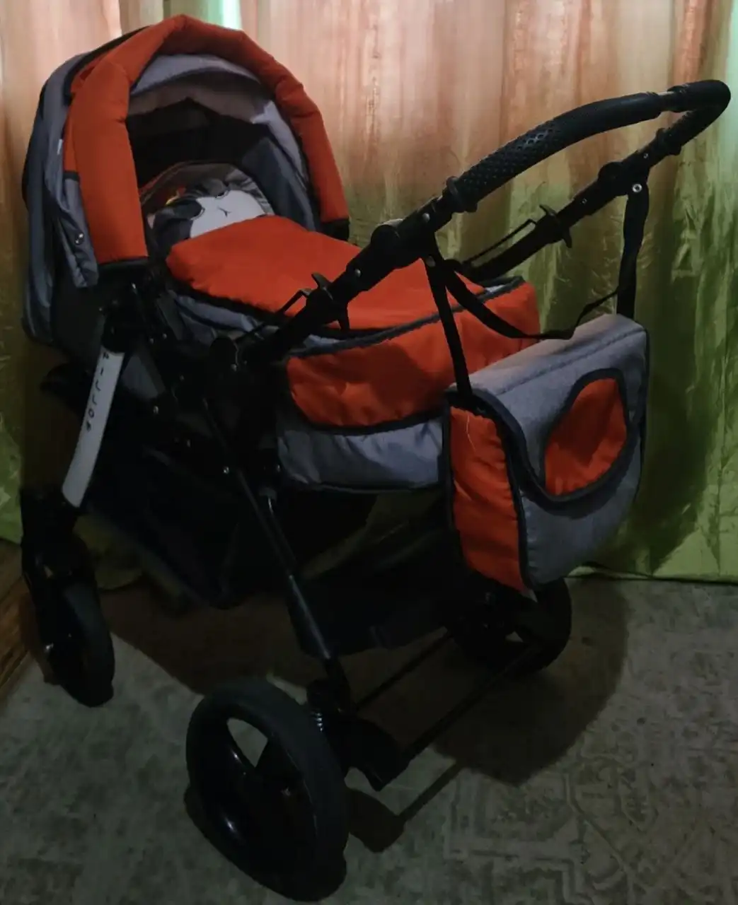 Продам коляску в состоянии новой с аксессуарами