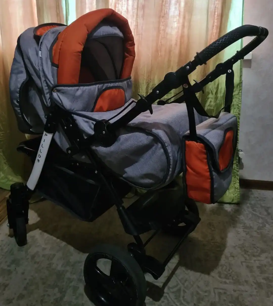 Продам коляску в состоянии новой с аксессуарами