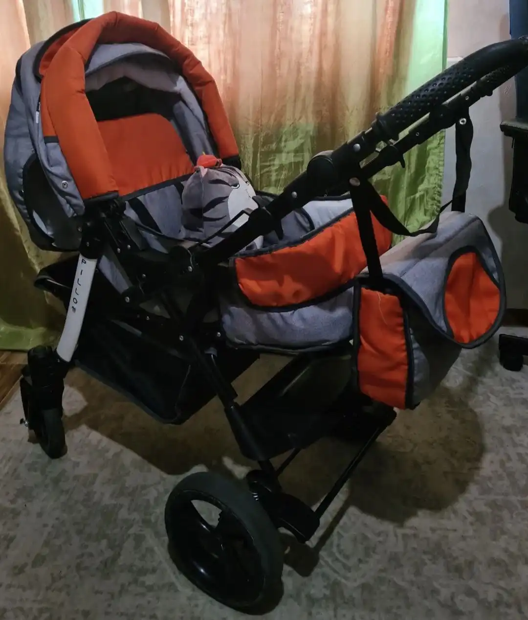 Продам коляску в состоянии новой с аксессуарами