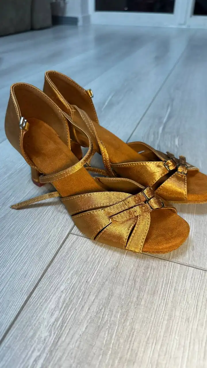 Продам туфли бальные разных размеров