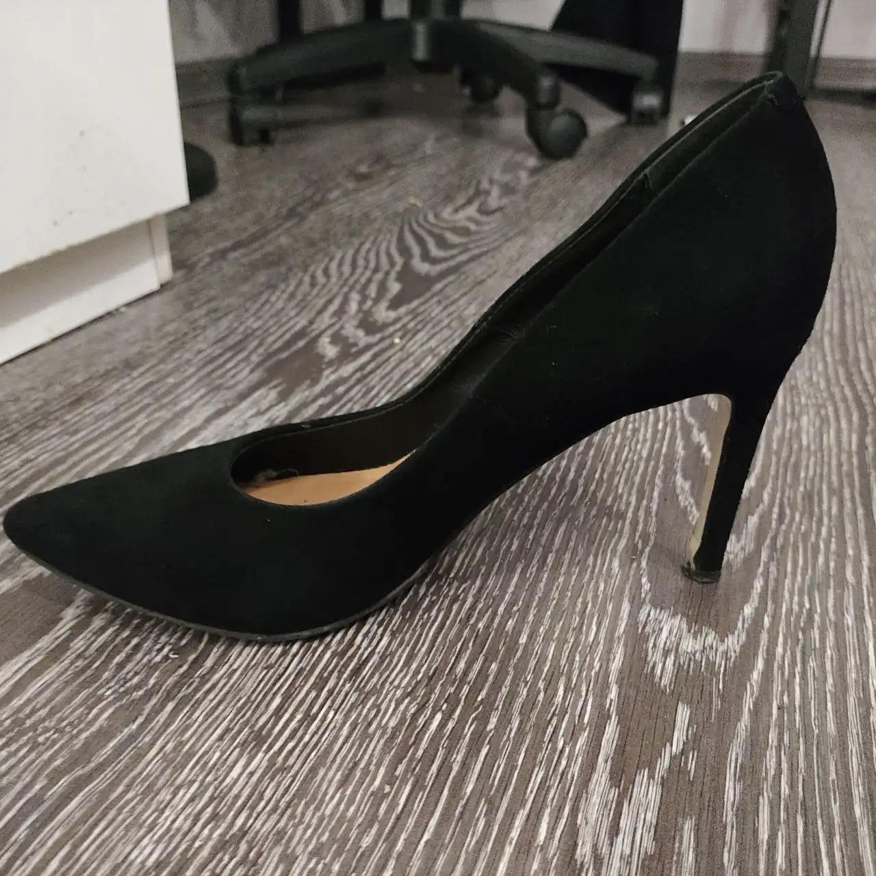 Продам новую шпильку с каблуком 10 см