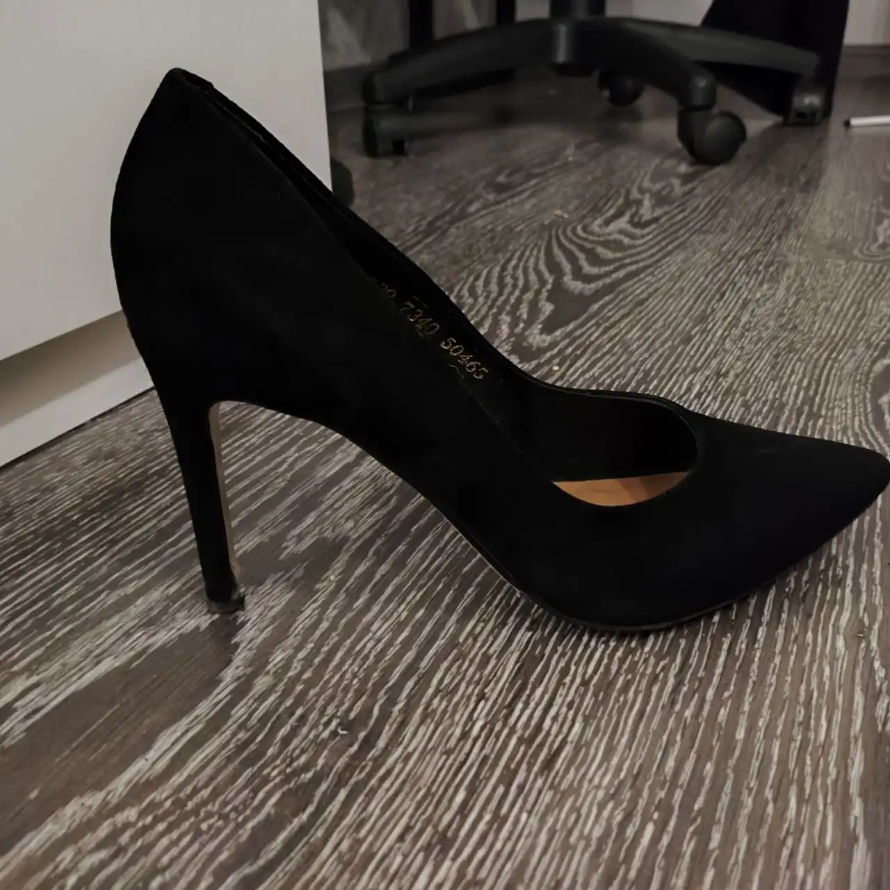 Продам новую шпильку с каблуком 10 см