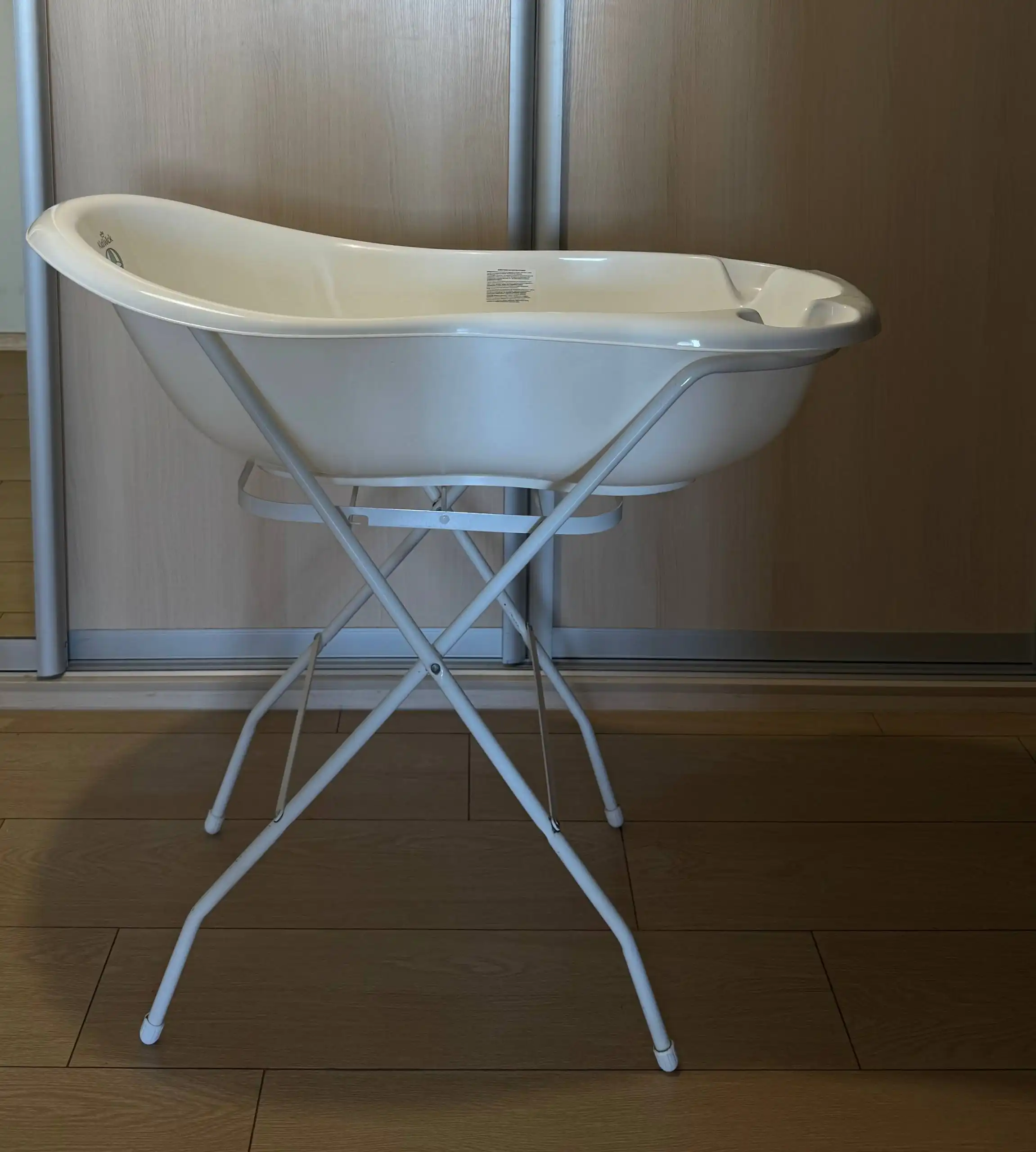 Ванночка для купания с подставкой б/у - Ванночки для купания (Товары для детей) в Краснодар