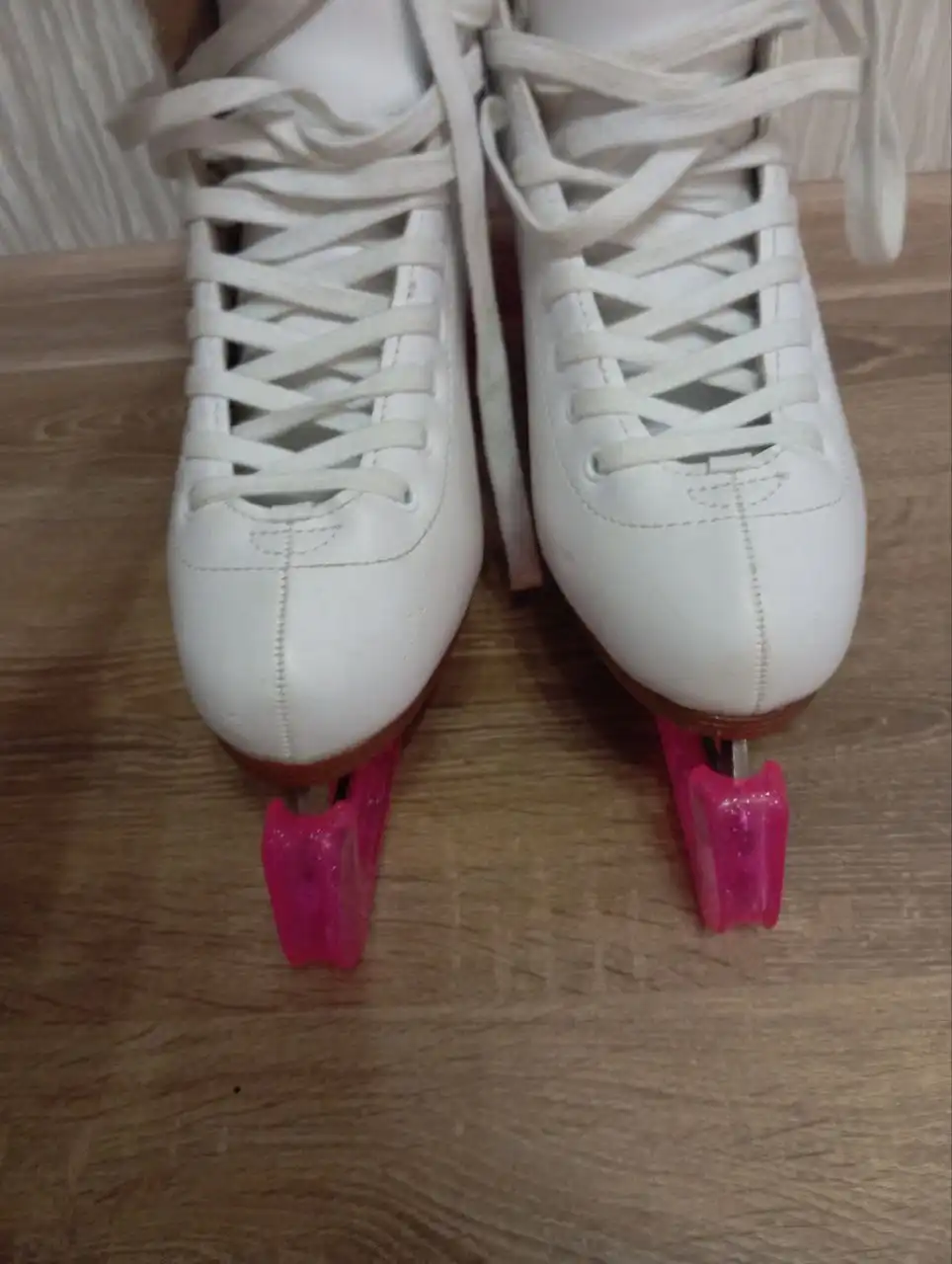 Продажа полупрофессиональных коньков с аксессуарами - Спорттовары (Хобби и отдых) в Краснодар