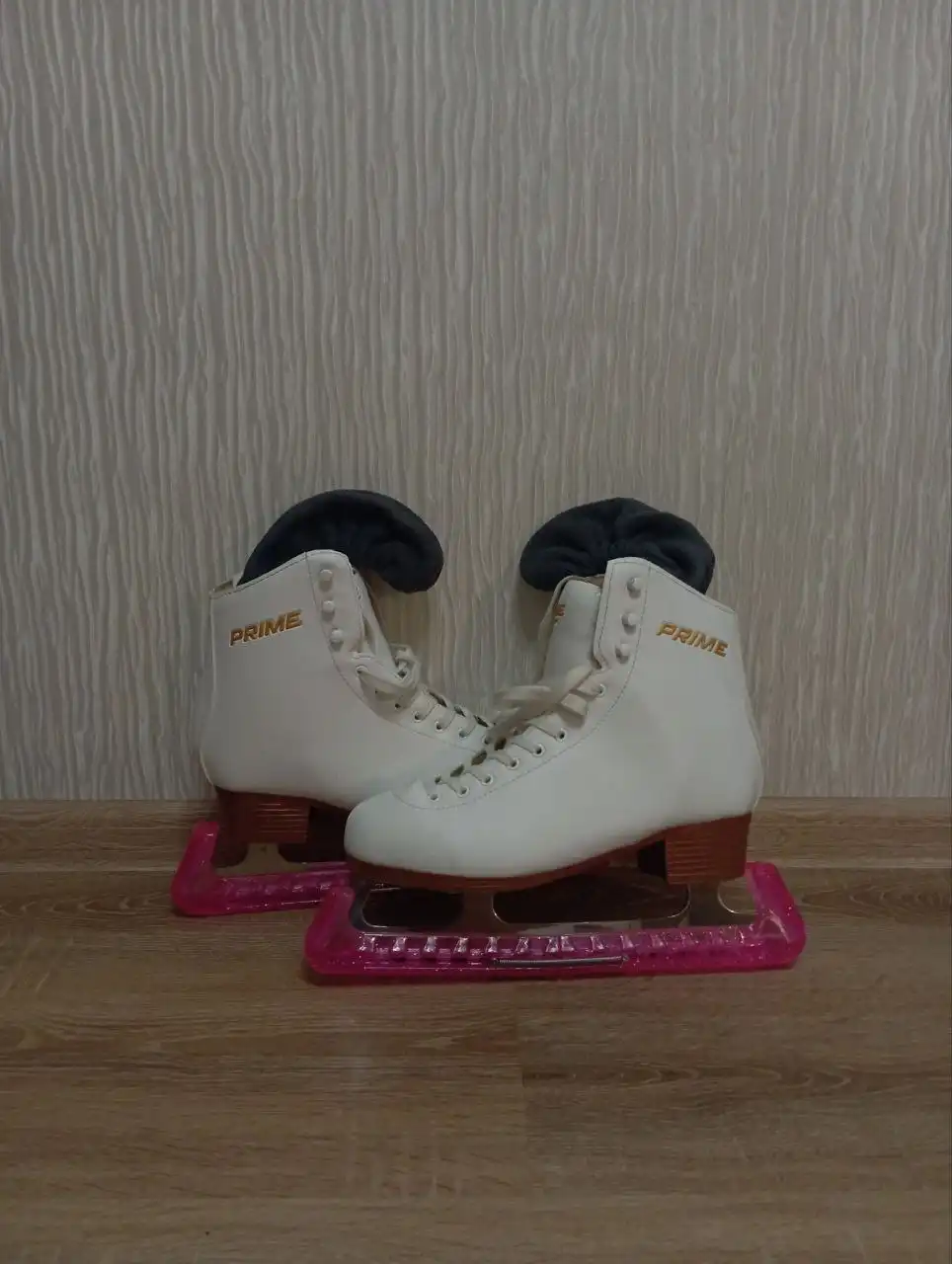 Продажа полупрофессиональных коньков с аксессуарами - Спорттовары (Хобби и отдых) в Краснодар
