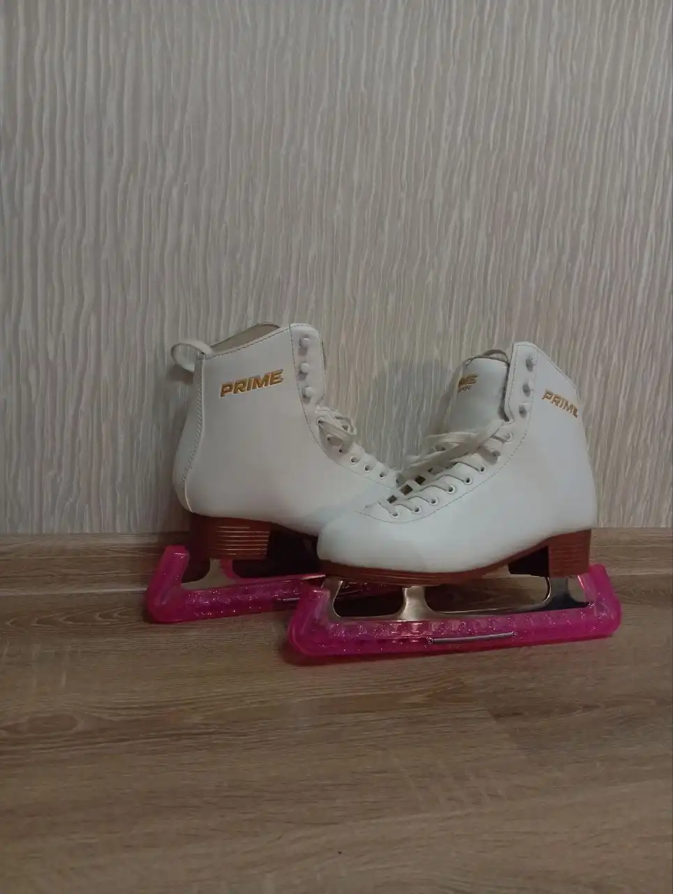 Продажа полупрофессиональных коньков с аксессуарами - Спорттовары (Хобби и отдых) в Краснодар