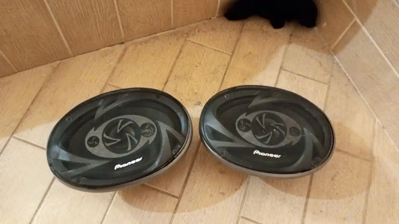 Продажа машинки, колонок и резины - Барахолка в Краснодар