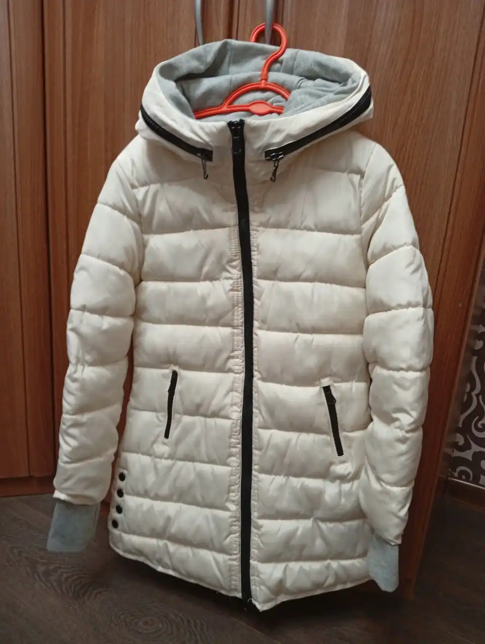 Пуховик женский новый размер 44-46 - Верхняя одежда (Одежда) в Краснодар