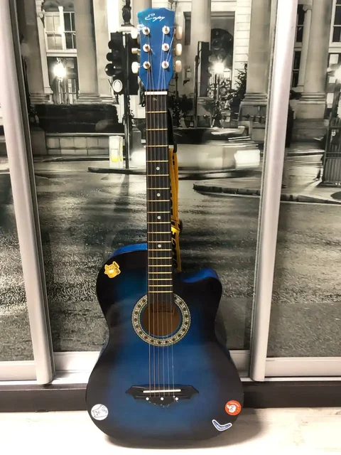 Продажа гитары с новыми струнами и чехлом - Мотоциклы в Краснодар