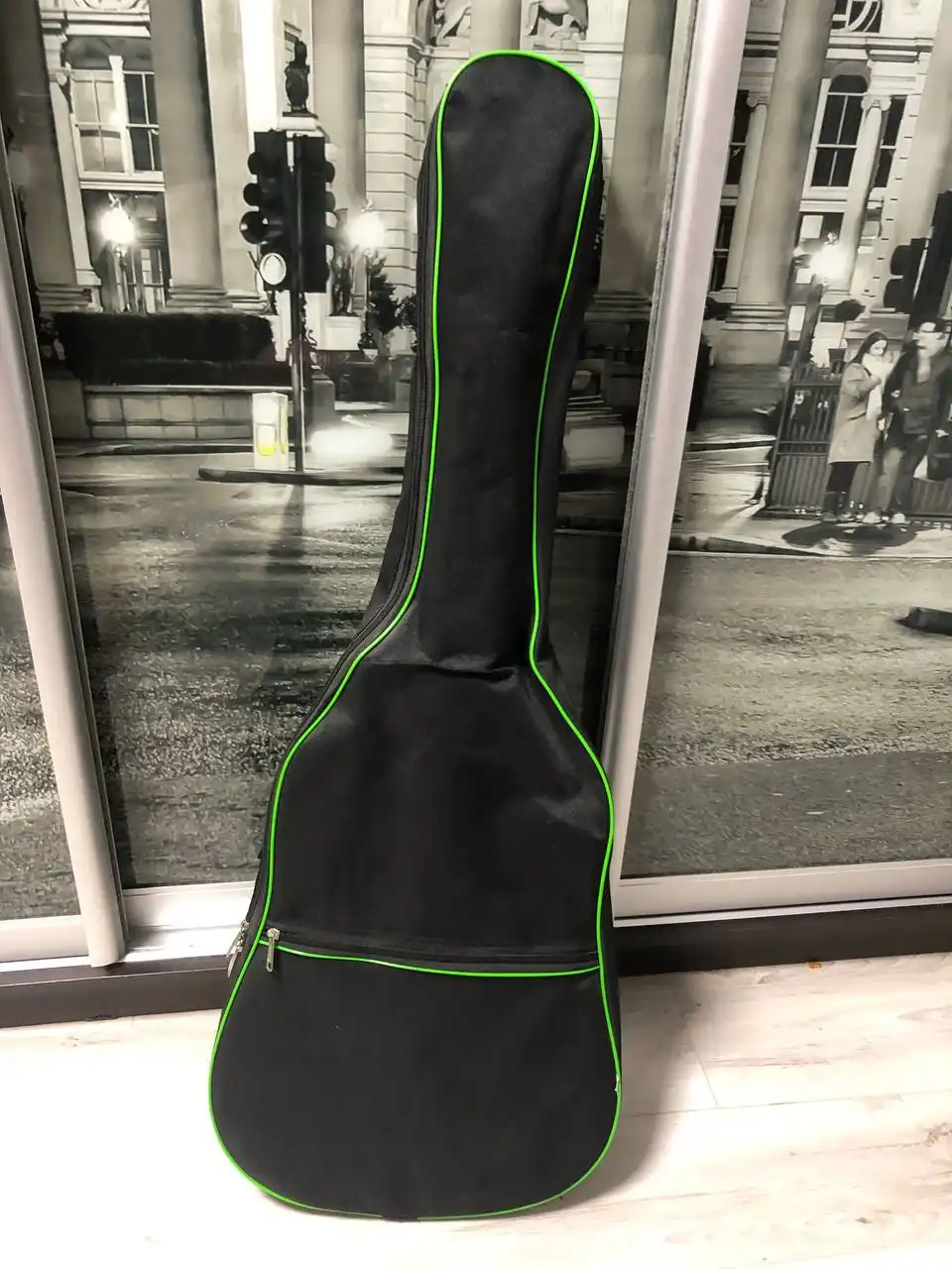 Продажа гитары с новыми струнами и чехлом - Барахолка в Краснодар