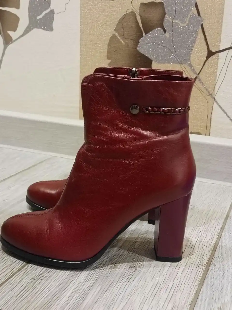 Продам обувь, пуховики и пальто б/у - Одежда в Краснодар