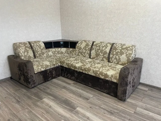 Продается угловой диван с полочкой и светом - Холодильники в Краснодар