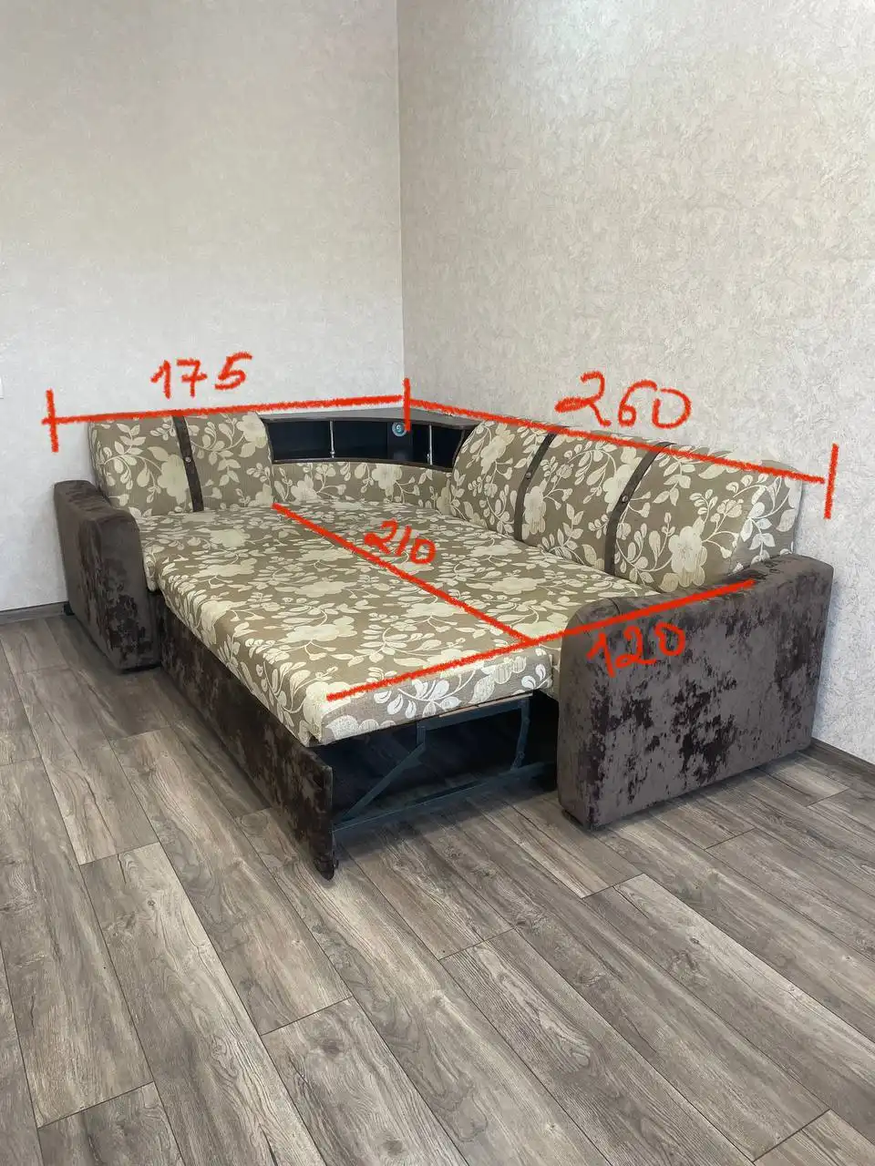 Продается угловой диван с полочкой и светом - Мебель (Для дома и дачи) в Краснодар