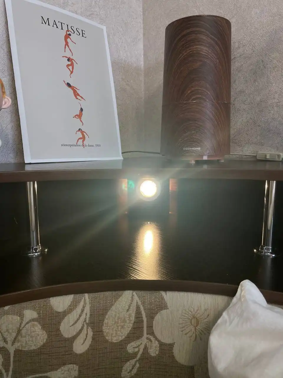 Продается угловой диван с полочкой и светом - Мебель (Для дома и дачи) в Краснодар