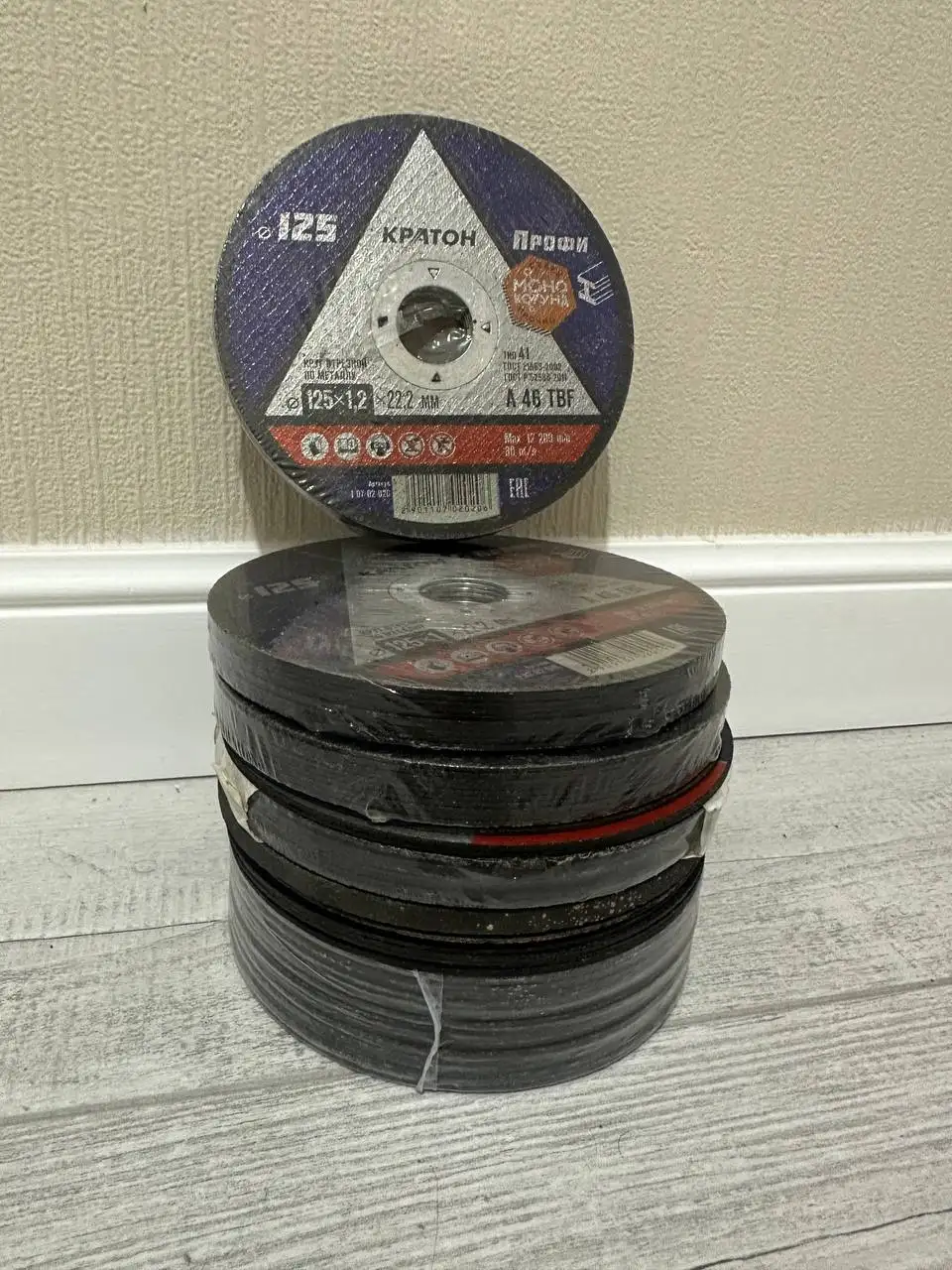 Продажа дисков отрезных по металлу и сварочных электродов - Инструменты (Запчасти) в Краснодар