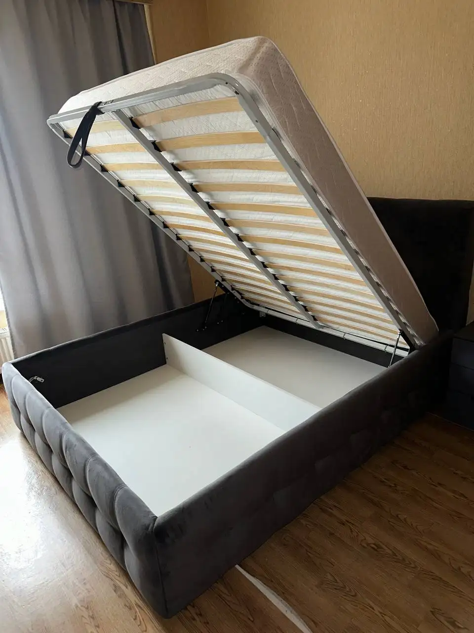 Продажа двуспальной кровати с подъемным механизмом и ортопедическим матрасом Аскона - Мебель (Для дома и дачи) в Краснодар