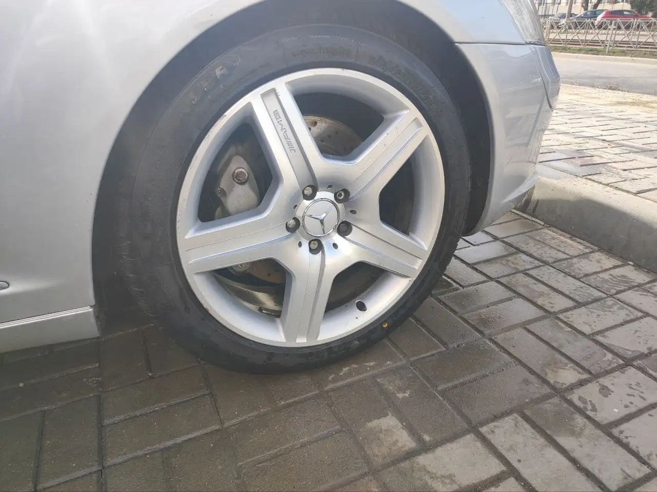 Продажа оригинальных дисков с резиной для Mercedes 221 - Диски и шины (Авто) в Краснодар