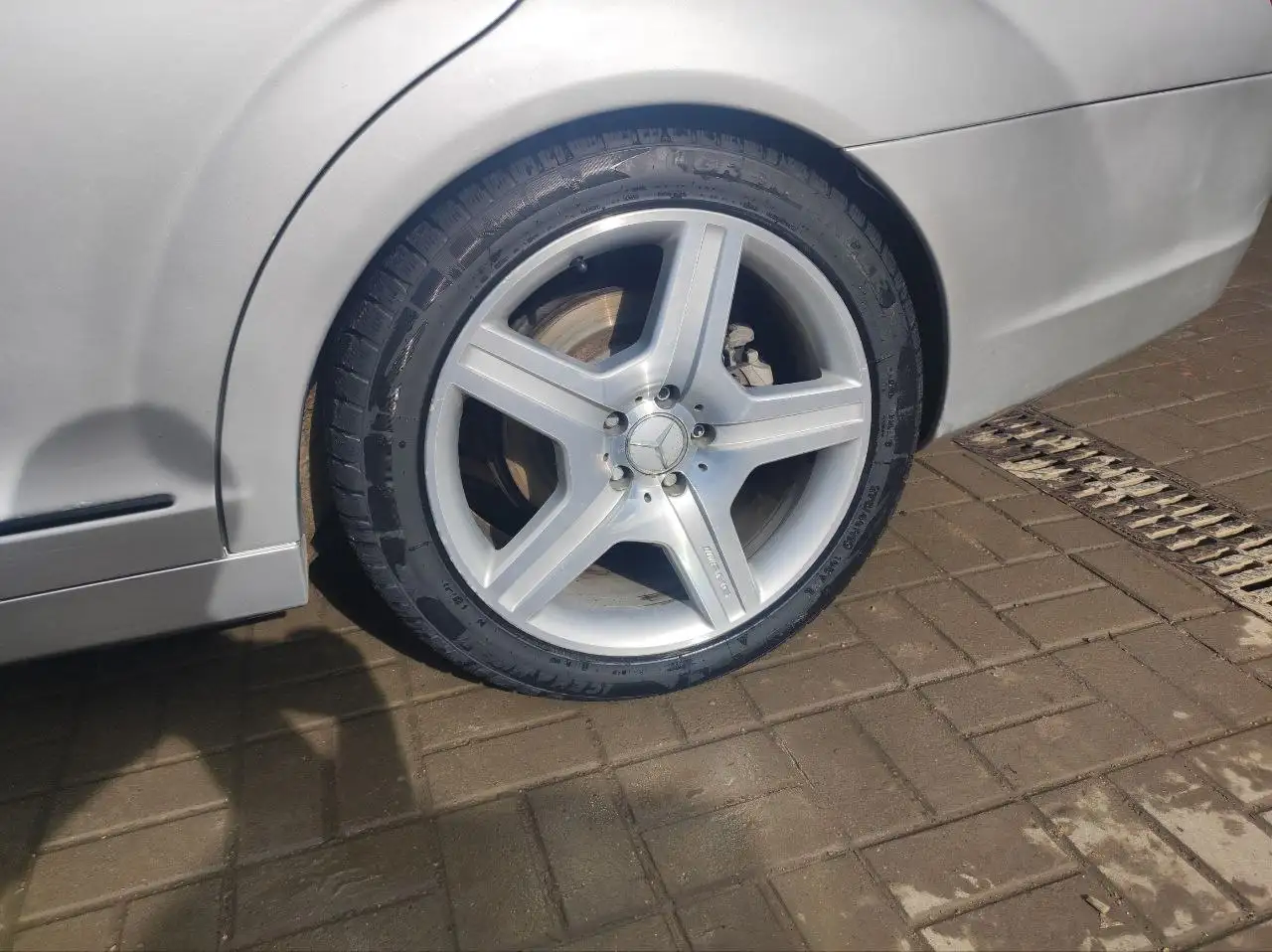 Продажа оригинальных дисков с резиной для Mercedes 221 - Диски и шины (Авто) в Краснодар